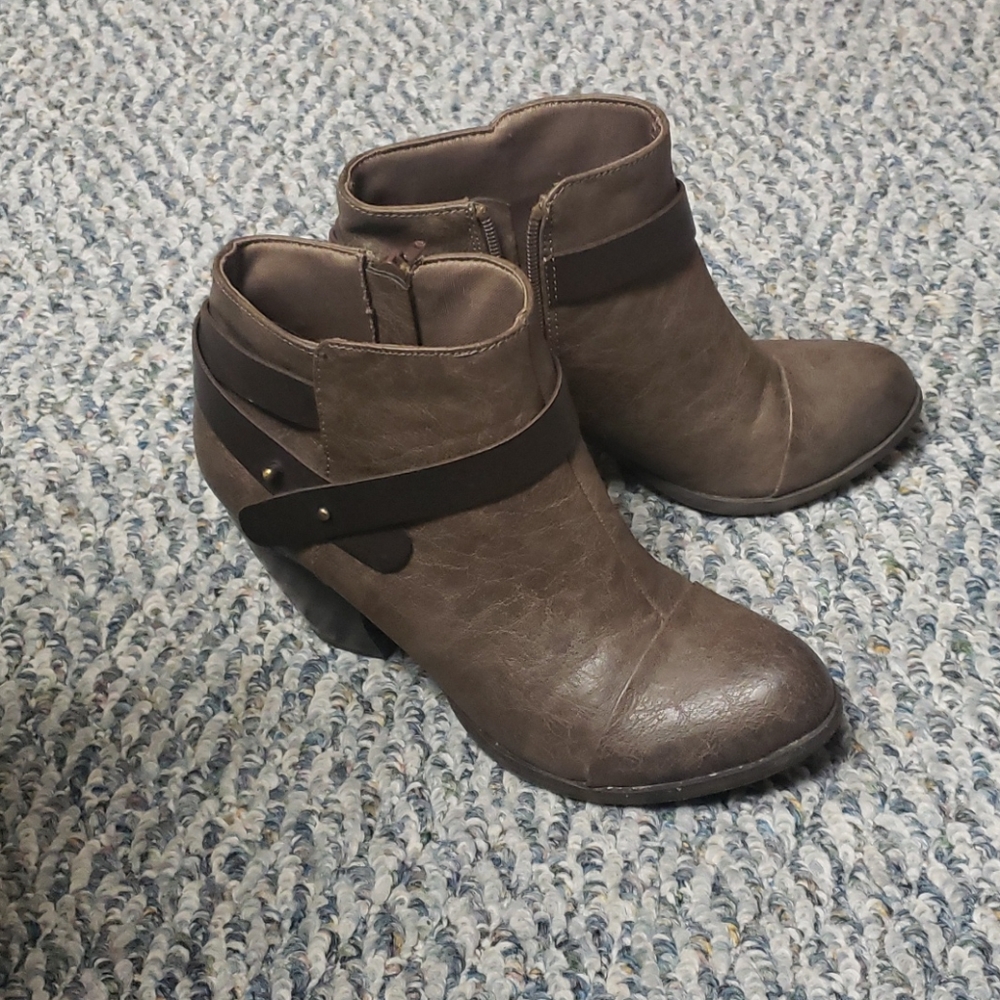 Ankle bootie